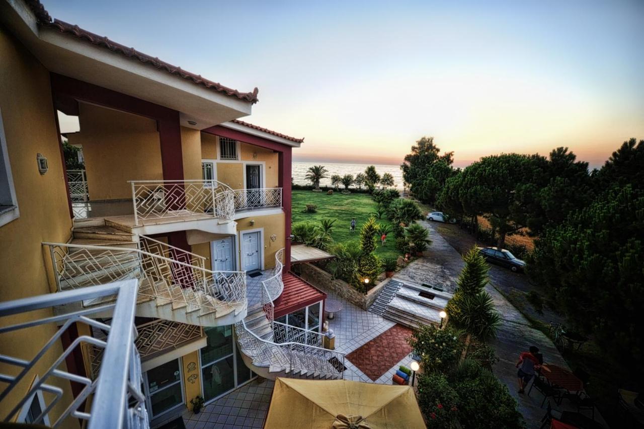 Irida Beach Resort Suites Kyparissia Bagian luar foto