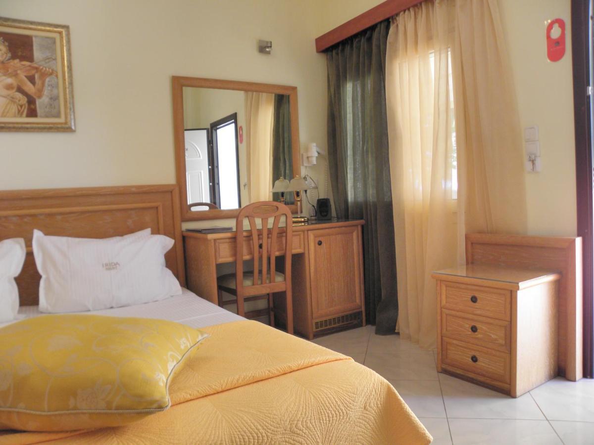 Irida Beach Resort Suites Kyparissia Bagian luar foto