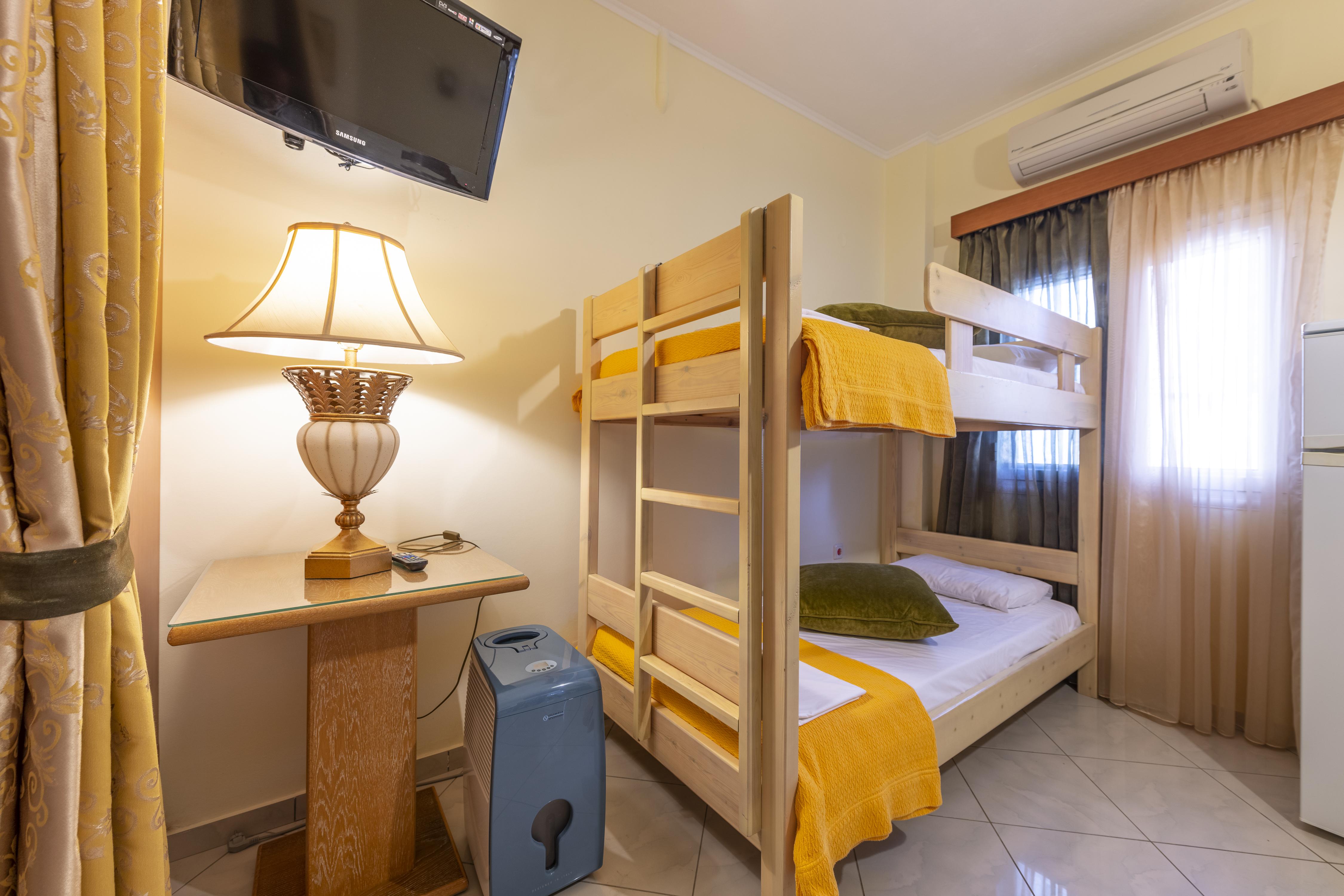 Irida Beach Resort Suites Kyparissia Bagian luar foto