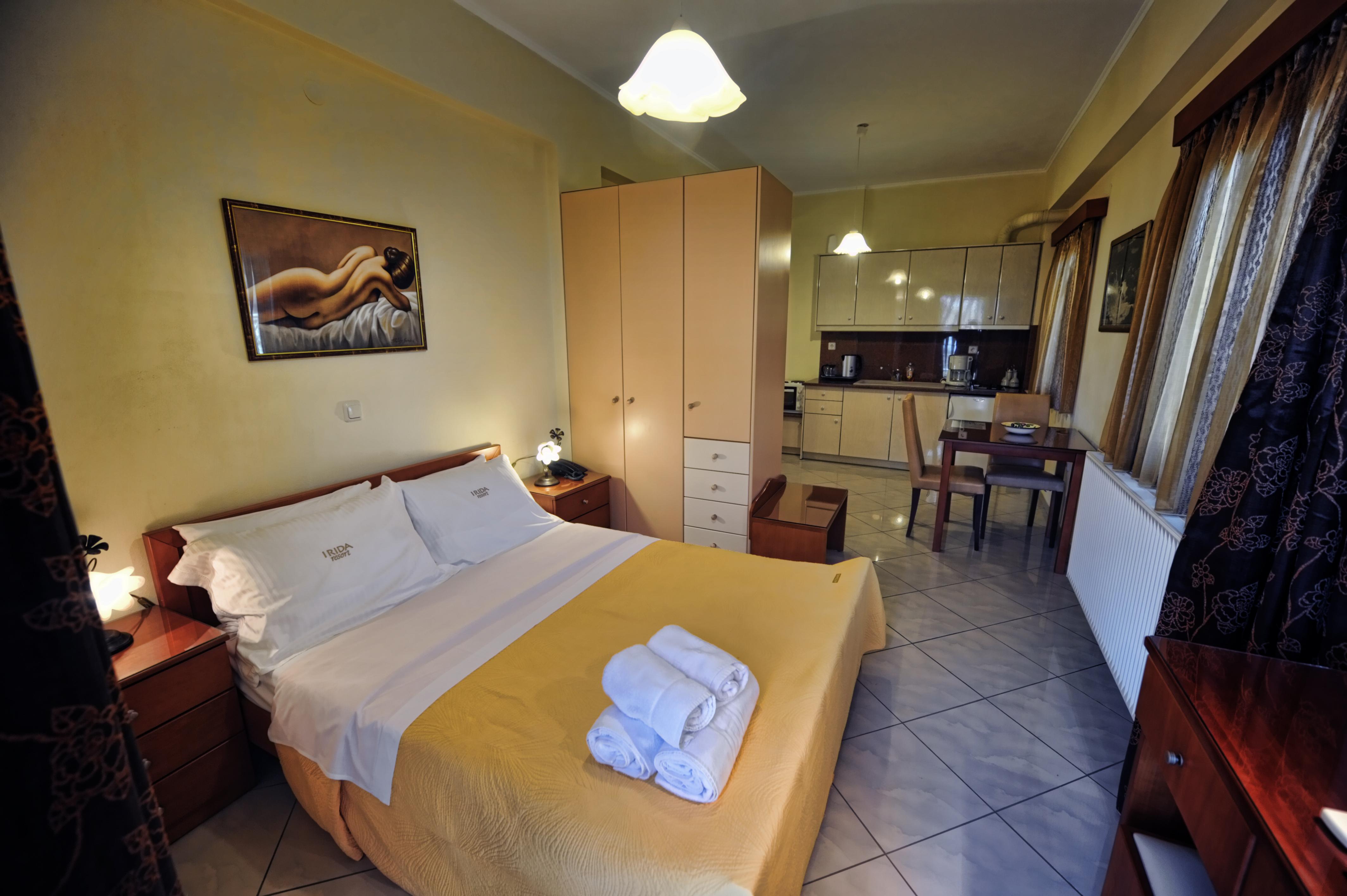 Irida Beach Resort Suites Kyparissia Bagian luar foto