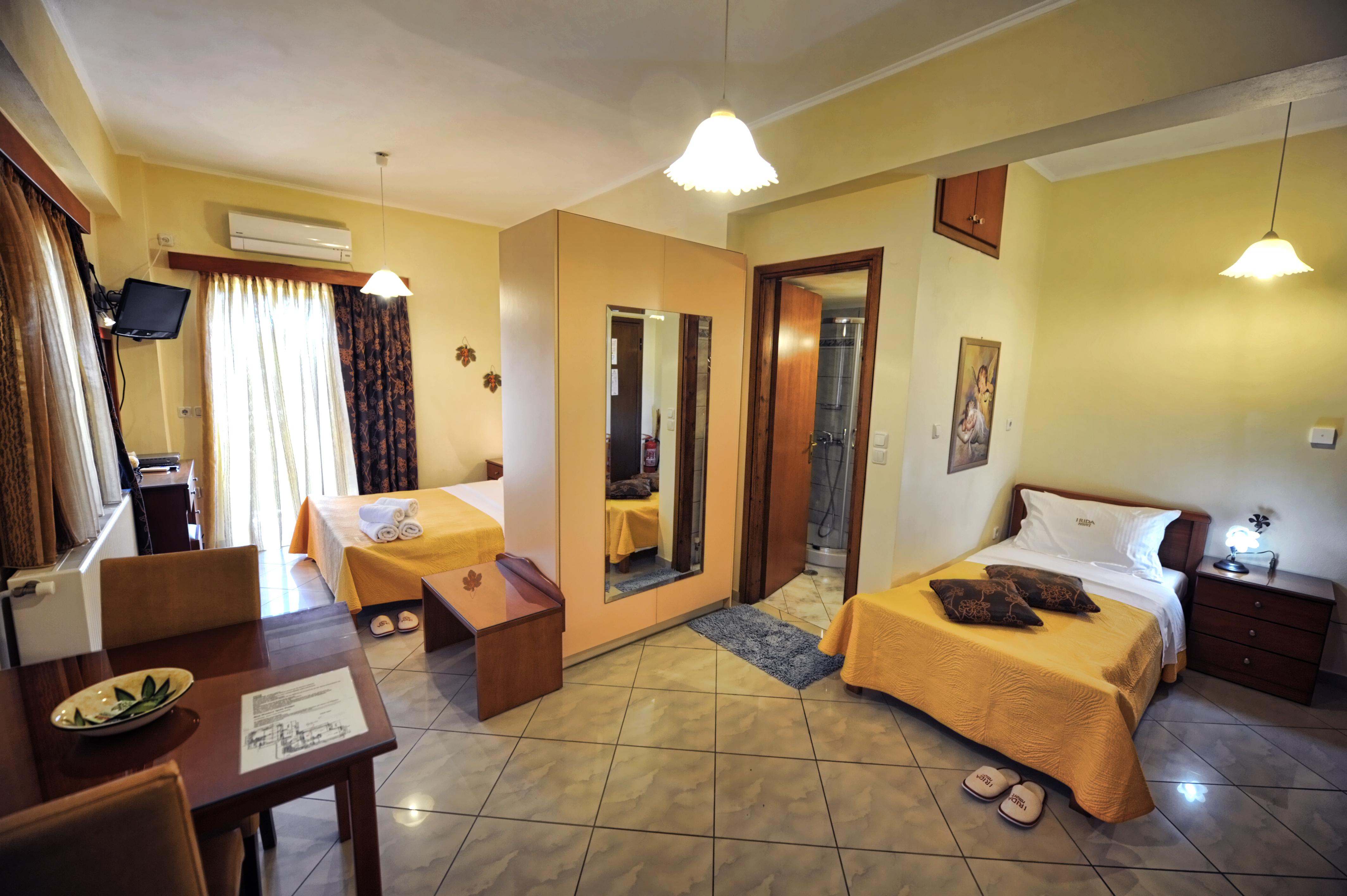 Irida Beach Resort Suites Kyparissia Bagian luar foto