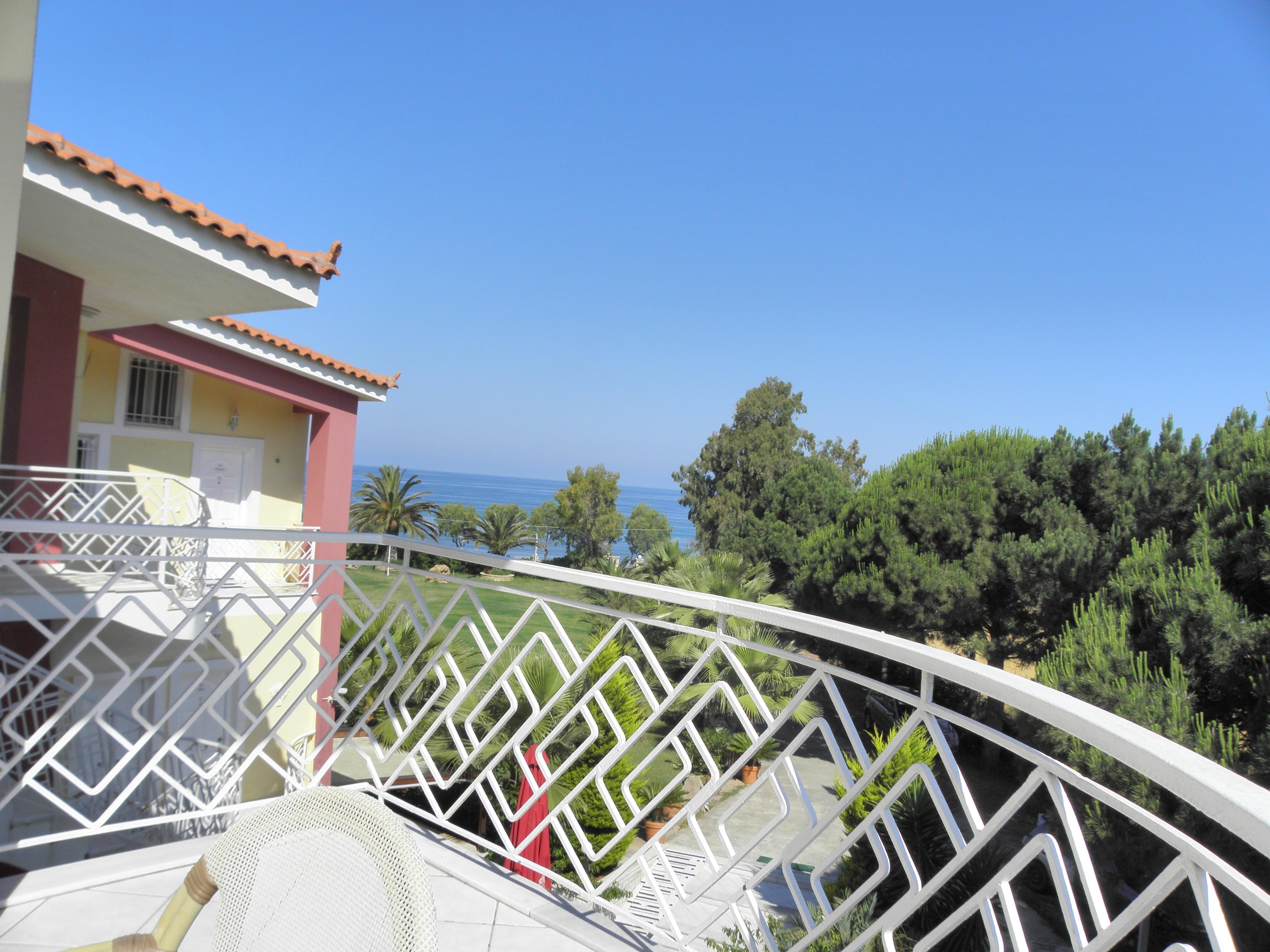 Irida Beach Resort Suites Kyparissia Bagian luar foto