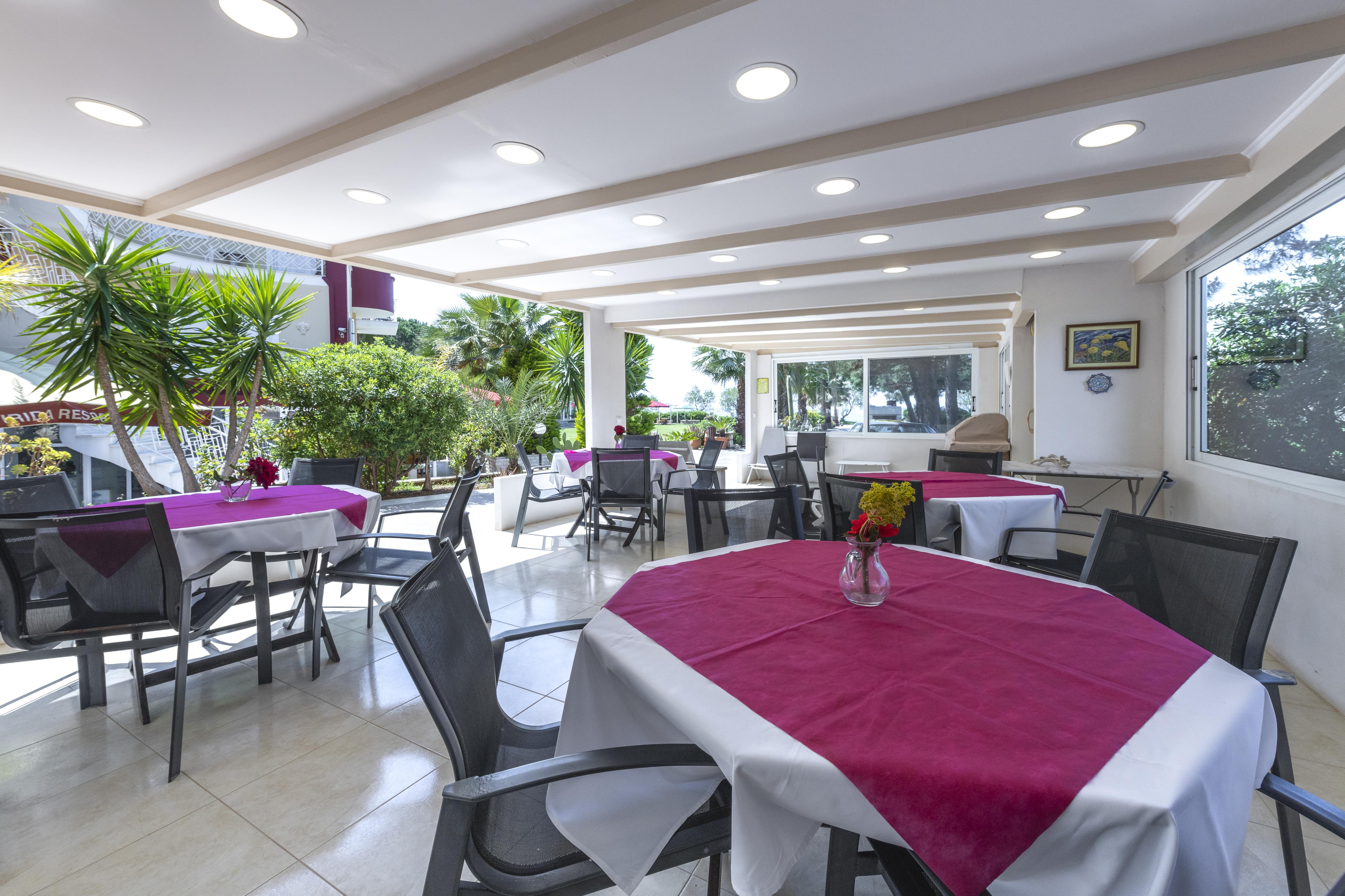 Irida Beach Resort Suites Kyparissia Bagian luar foto
