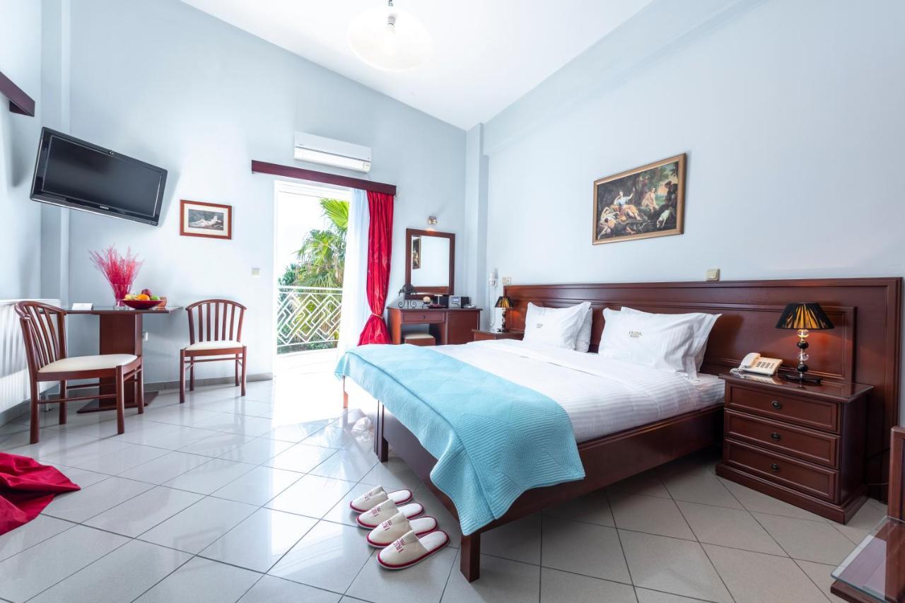 Irida Beach Resort Suites Kyparissia Bagian luar foto