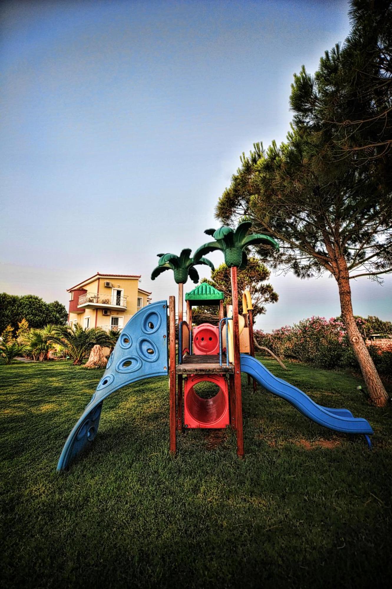 Irida Beach Resort Suites Kyparissia Bagian luar foto