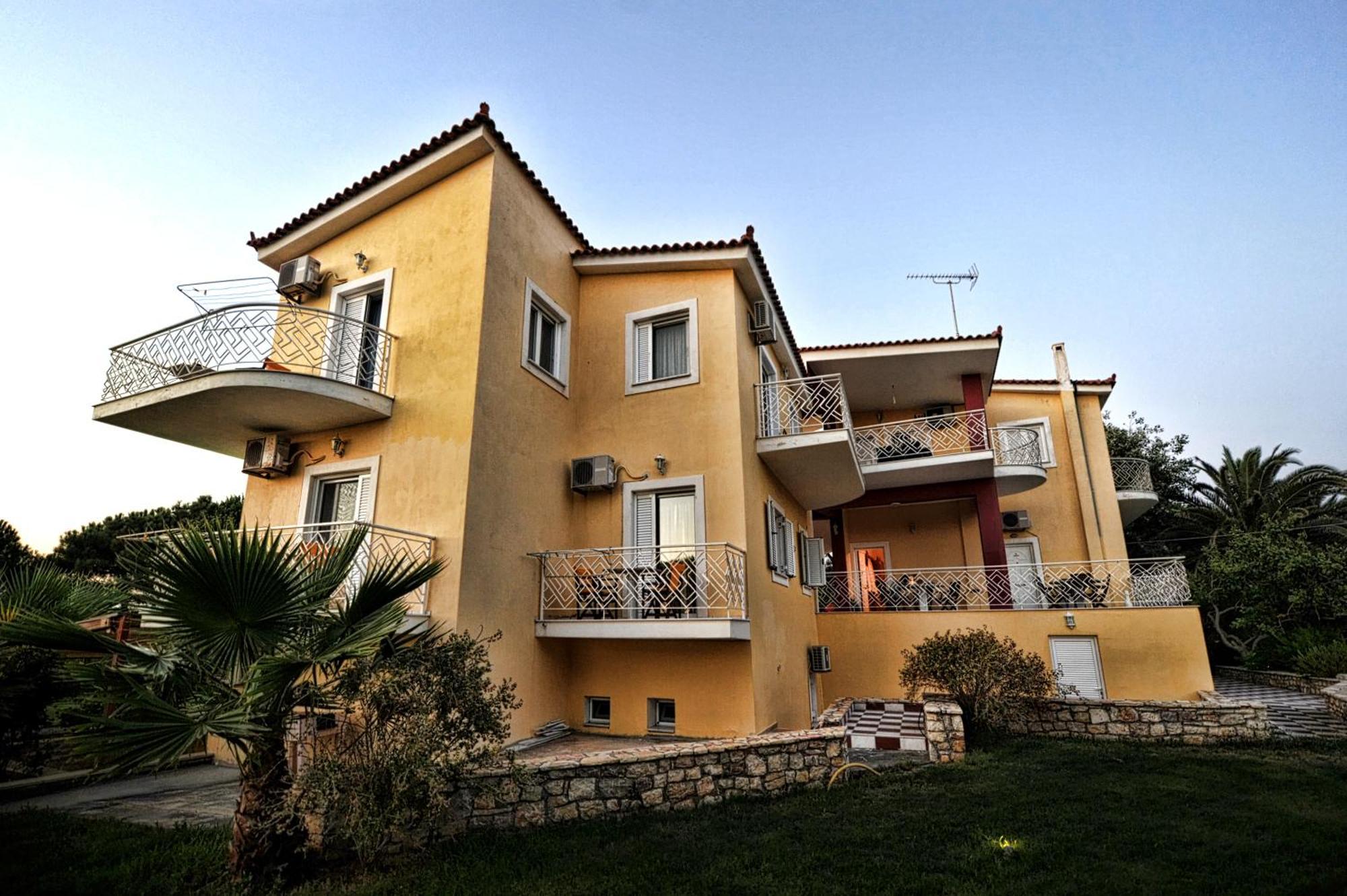Irida Beach Resort Suites Kyparissia Bagian luar foto