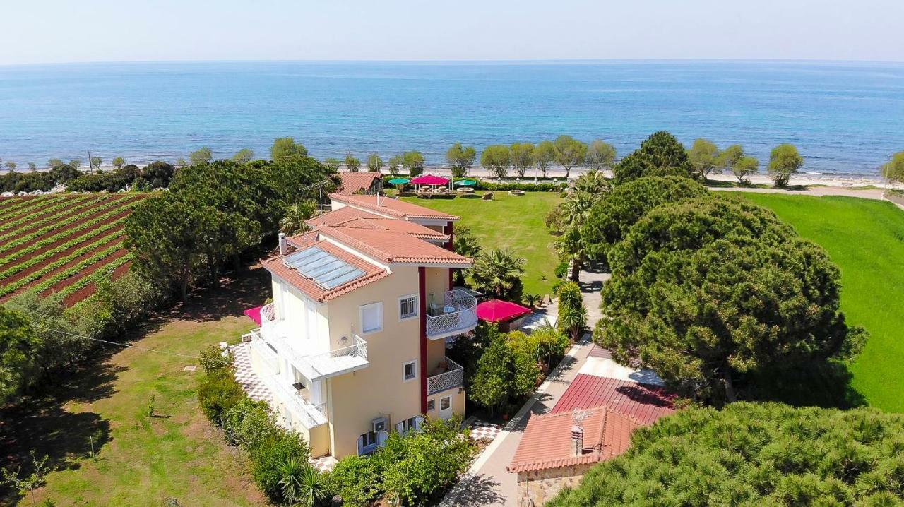 Irida Beach Resort Suites Kyparissia Bagian luar foto